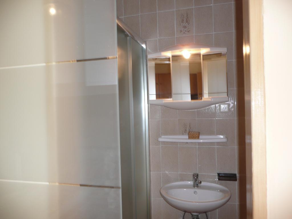 Guesthouse Mira Rab Town Ruang foto